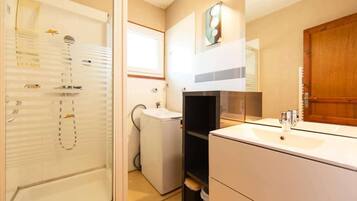 Douche, serviettes fournies