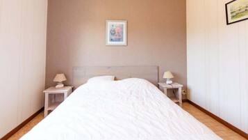 2 chambres, fer et planche à repasser, lit parapluie, draps fournis