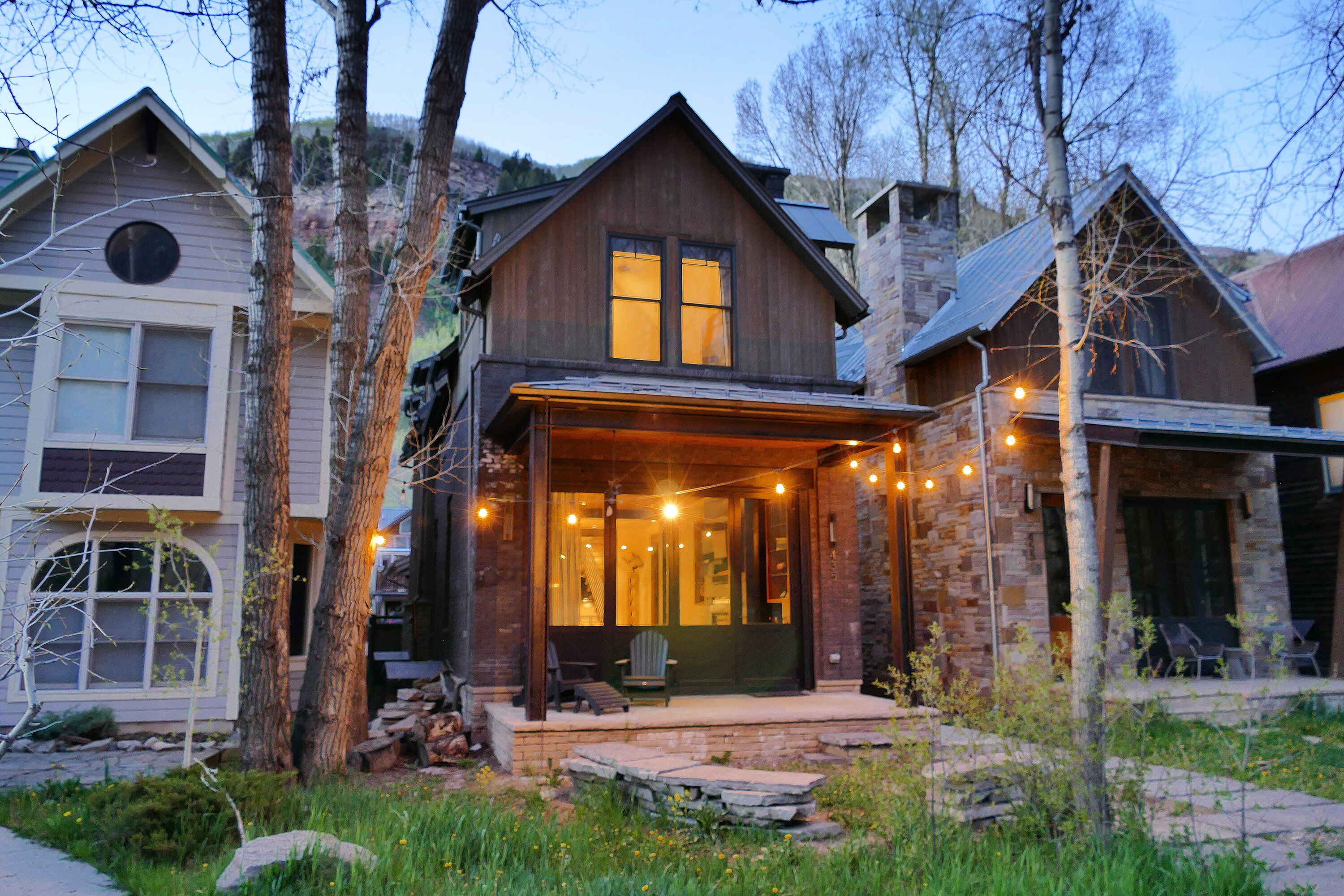 PARKSIDE RETREAT - Amazing home with hot tub across from Town Park