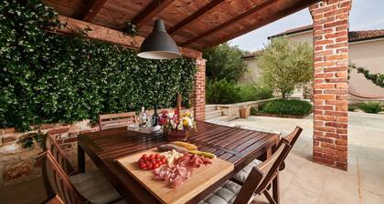 Charming Villa Mimosa with a pool