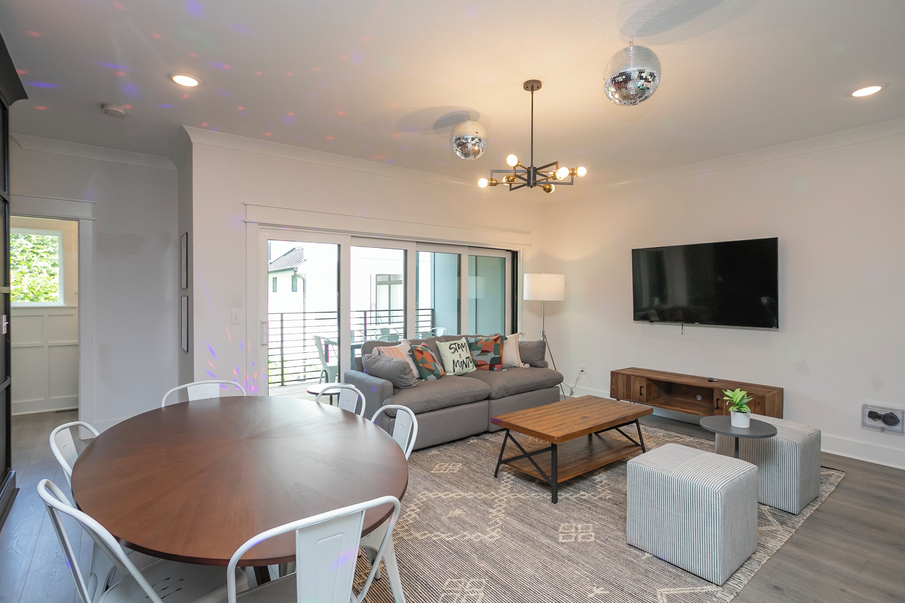 TV, Netflix, smarthøyttalere og strømmetjenester