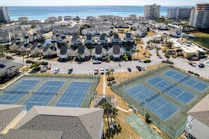 Sports court - SPC 1001 is a Pet Friendly 1 BR close to pool by RedAwning (Destin)