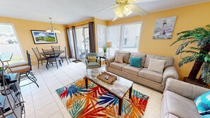 Condo, 1 Bedroom | Living area
