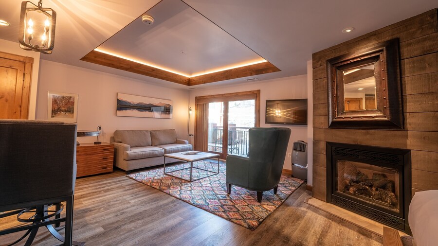 Studio Efficiency Unit With Balcony Over Mountaineer Square 1 Bedroom Condo - No Cleaning Fee! by RedAwning