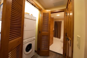 Condo, 2 chambres | Intérieur