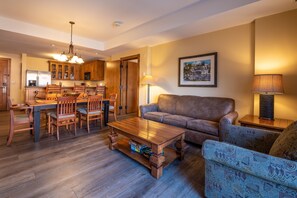Condo, 2 Bedrooms | Living area