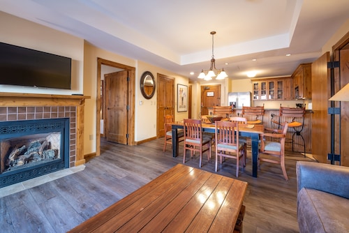 Two Bedroom Condo with a Balcony in Mountaineer Square 2 Condo - No Cleaning Fee! by RedAwning