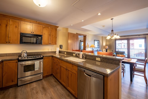 Two Bedroom Condo with a Balcony in Mountaineer Square 2 Condo - No Cleaning Fee! by RedAwning