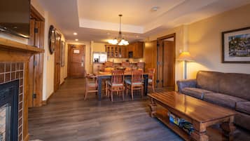 Condo, 2 Bedrooms | Living area