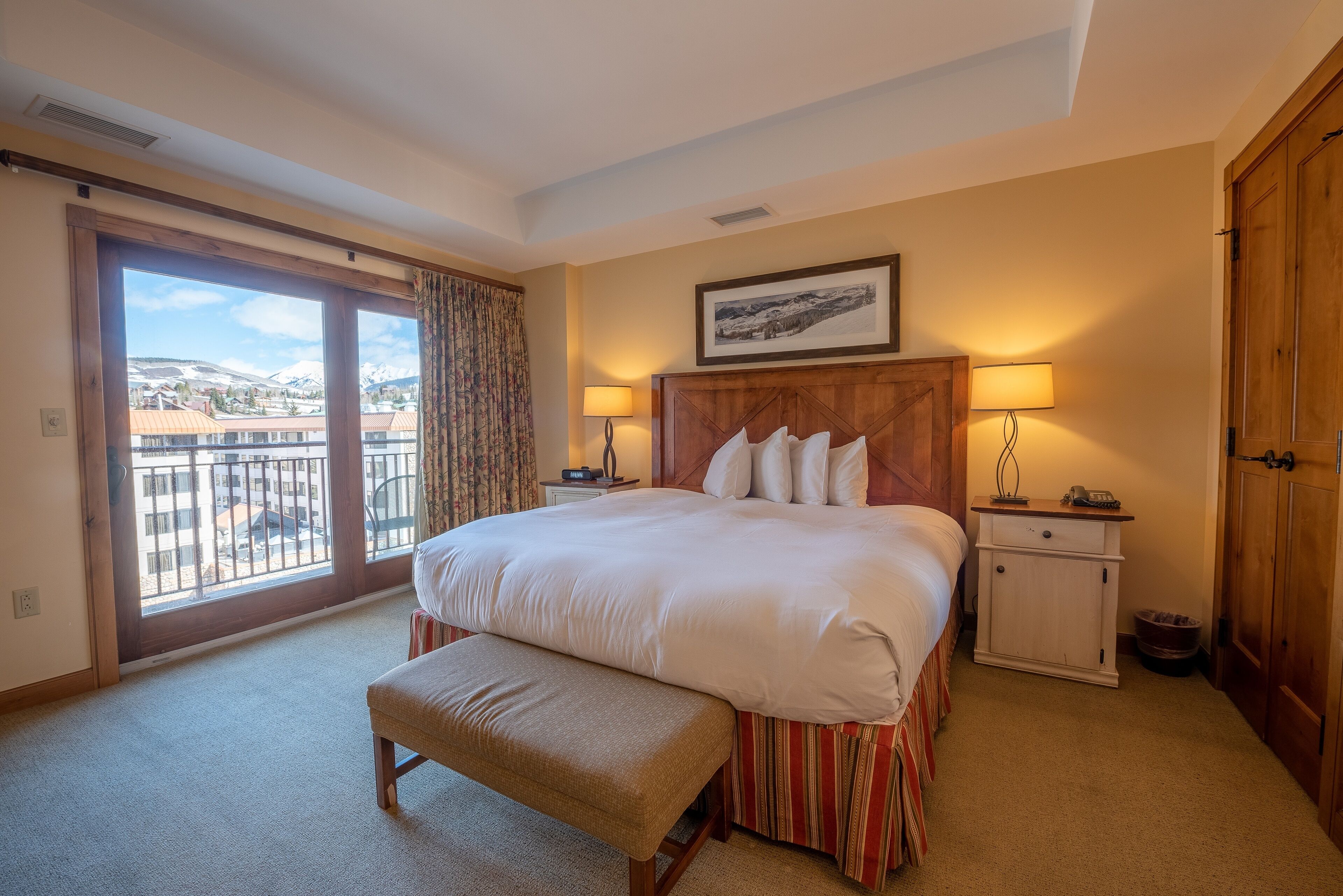 Studio | Skrivebord, skrivebord for bærbar PC og strykejern/-brett