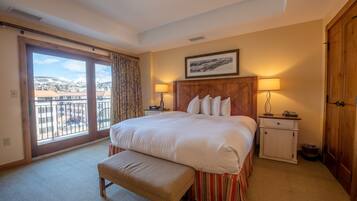 Studio | Skrivebord, skrivebord for bærbar PC og strykejern/-brett