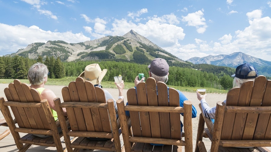 Comfortable Studio Efficiency Unit With Balcony Over Mountaineer Square Condo - No Cleaning Fee! by RedAwning