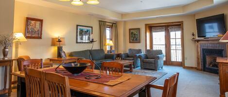 Condo, 2 Bedrooms | Dining