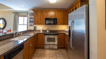 Condo, 2 Bedrooms | Private kitchen | Fridge, oven, coffee/tea maker, toaster