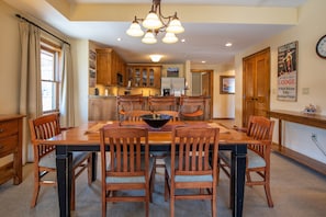 Condo, 2 Bedrooms | Dining