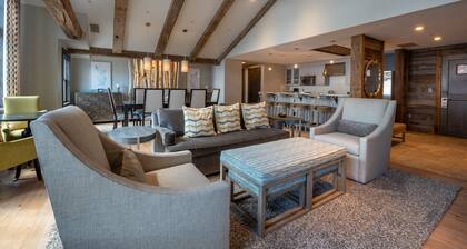 Three Bedroom Mountain Chic 6th Floor Penthouse with Amazing View 3 Condo - No Cleaning Fee! by RedAwning