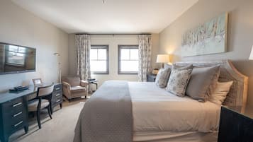 Condo, 3 Bedrooms | 3 bedrooms, laptop workspace, iron/ironing board, free WiFi