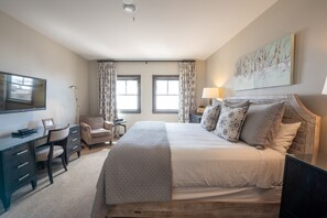 3 عدّة غرف نوم ومساحة عمل للكمبيوتر المحمول ومكواة/لوح كي