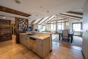 Condo, 3 Bedrooms | Private kitchen | Fridge, oven, coffee/tea maker, toaster