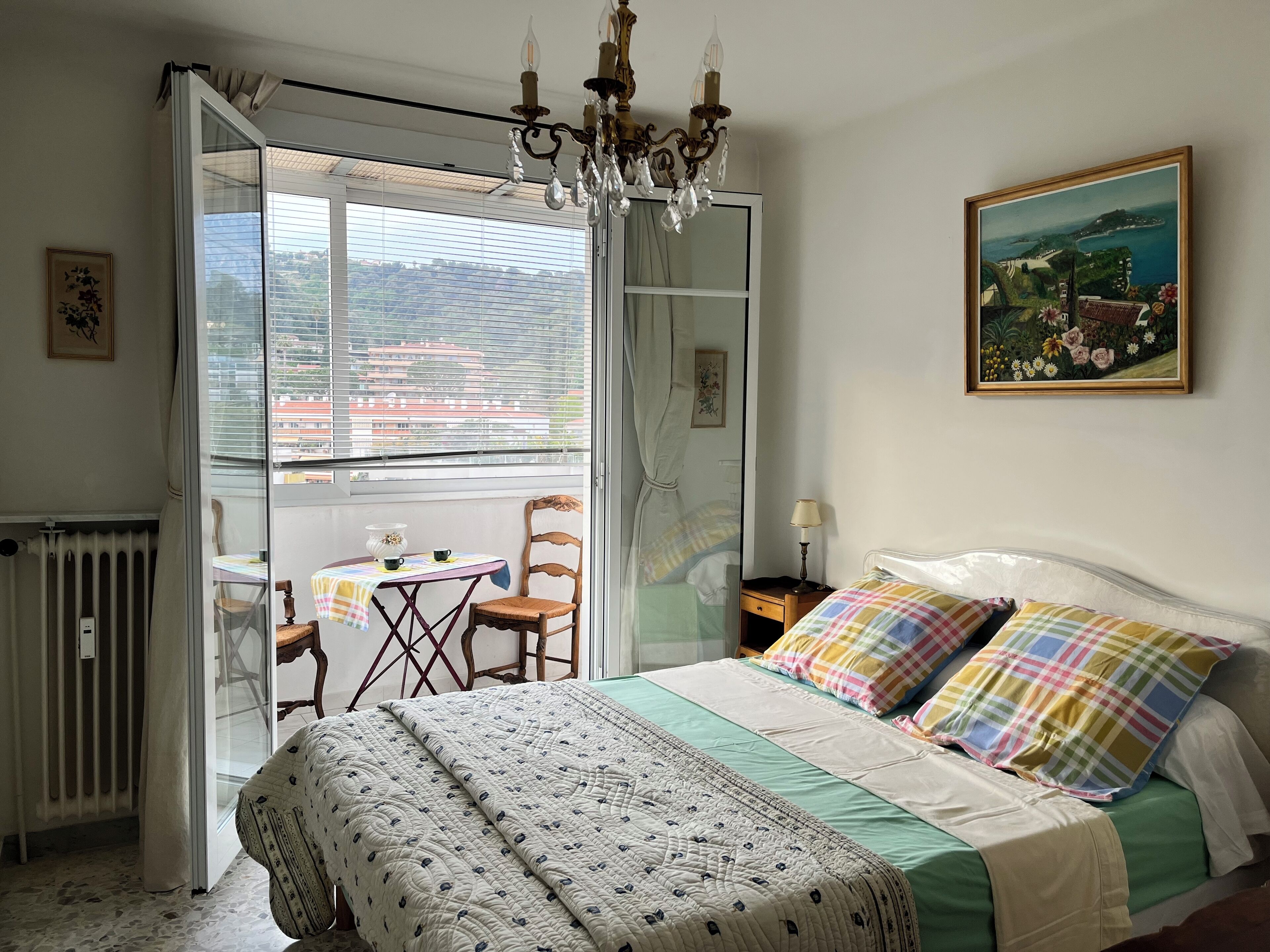 3 habitaciones, tabla de planchar con plancha, wifi y ropa de cama 