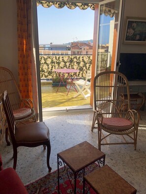 TV - Belle Terrasse Face à la mer (Roquebrune-Cap-Martin)