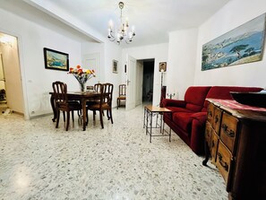 TV - Belle Terrasse Face à la mer (Roquebrune-Cap-Martin)