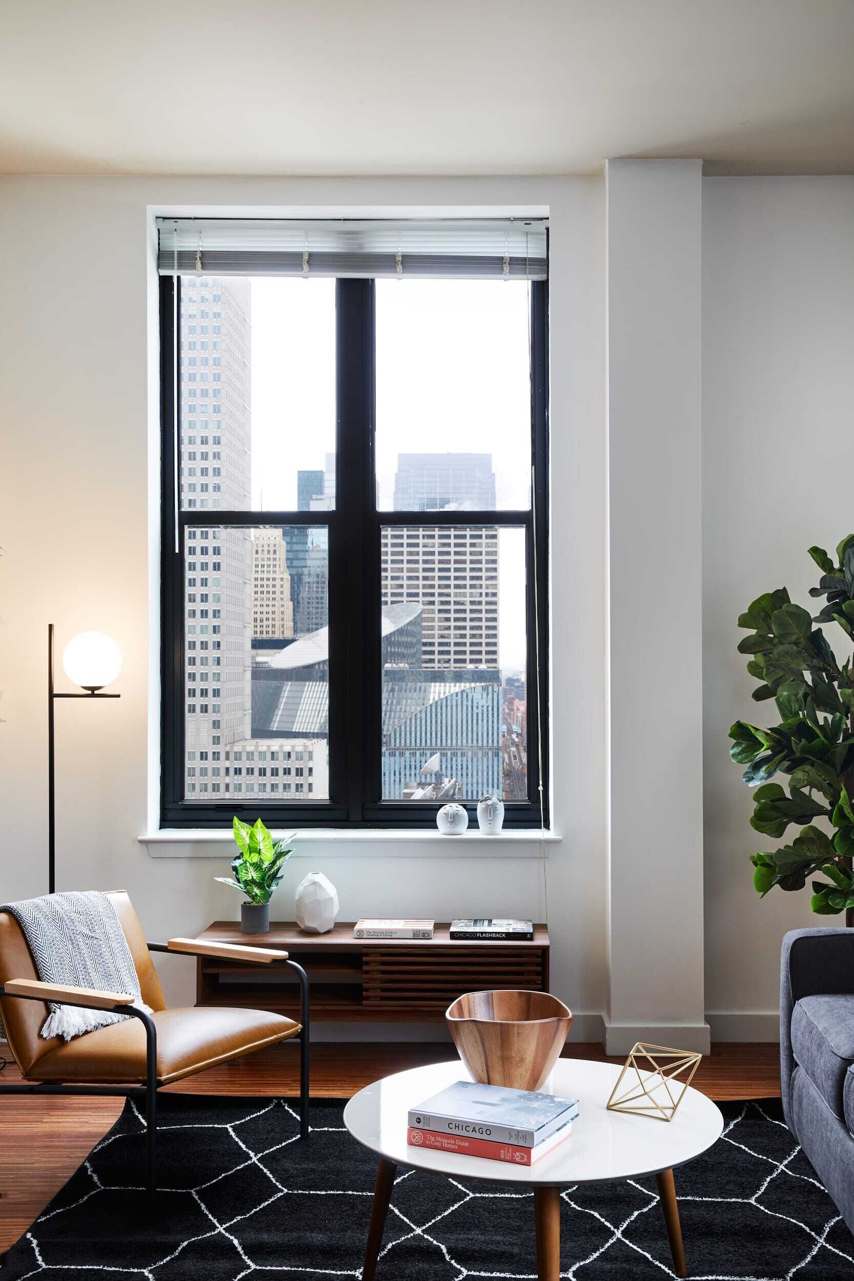 Beautiful Corner 2 Bedroom in the Loop | Roof Deck