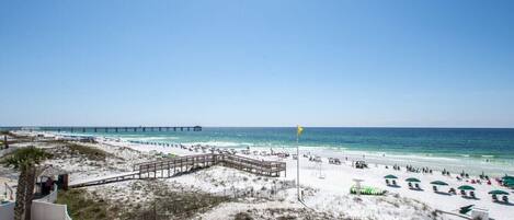 Am Strand, Liegestühle, Strandtücher