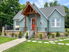 Exterior - The Nook on Main ~ Walk to restaurants and shops! (Mountain View)