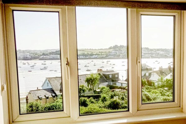A window with three panes overlooking a harbor with boats and buildings. - MOORINGS VIEW APARTMENT AT INSTOW WATERSIDE VILLAGE (Instow)