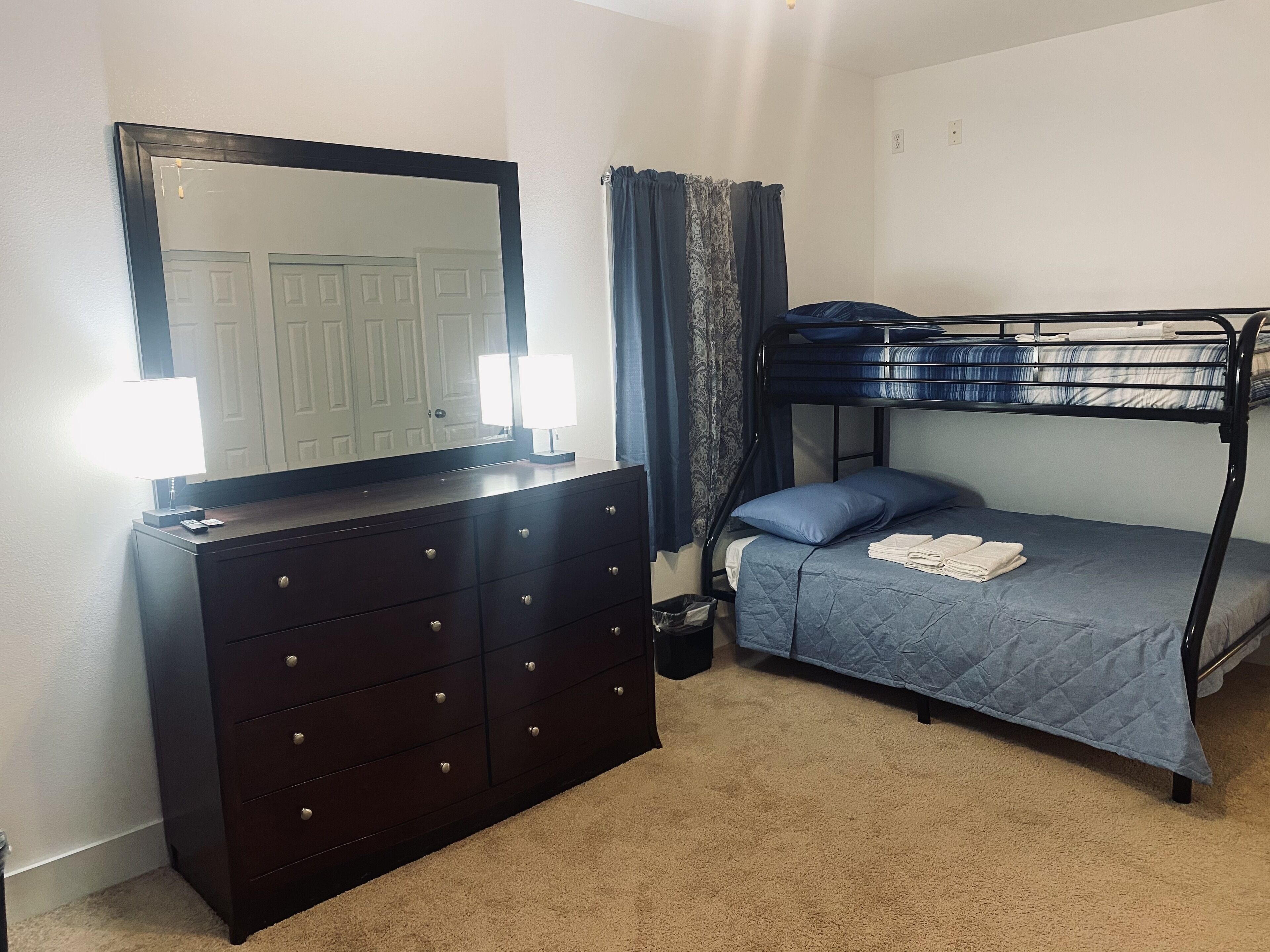 Large 4 bed/2.5 bath, with capacity for 14 people