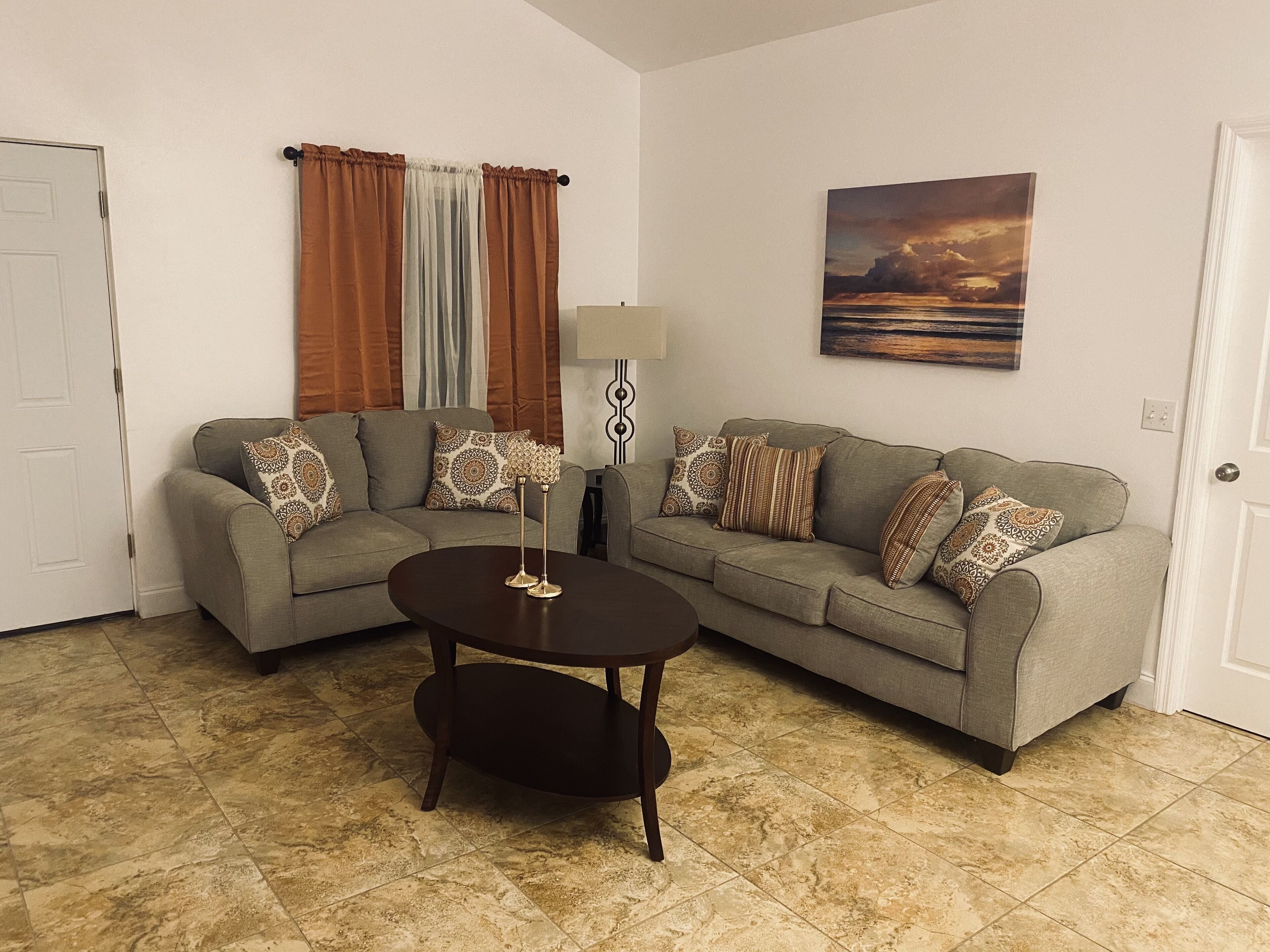 Large 4 bed/2.5 bath, with capacity for 14 people