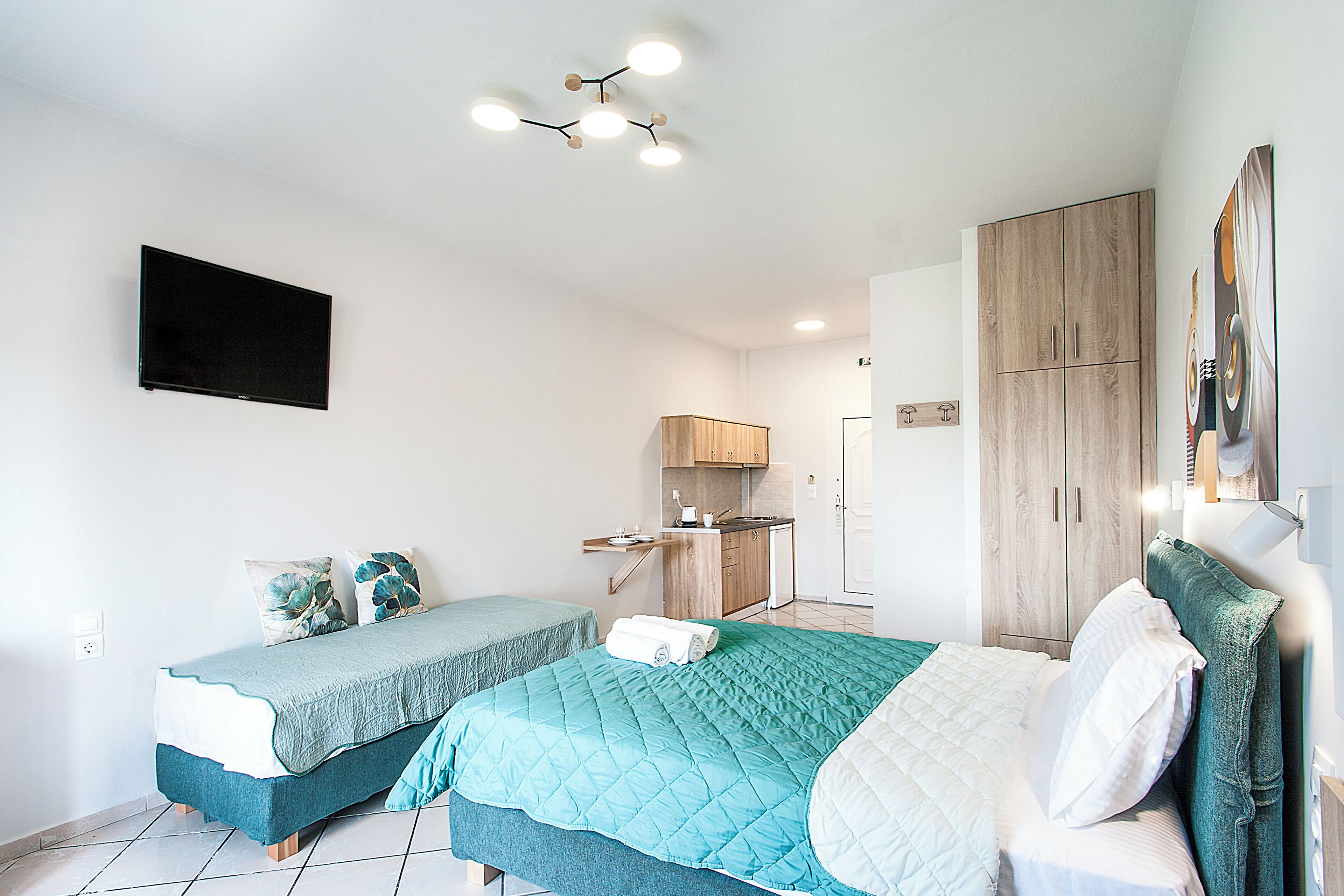 Standard Triple Studio | Ropa de cama de alta calidad y colchones Tempur-Pedic