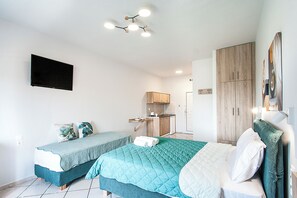 Standard Triple Studio | Premium bedding, Tempur-Pedic beds, individually furnished, free WiFi - Olga Villa (Skiathos)