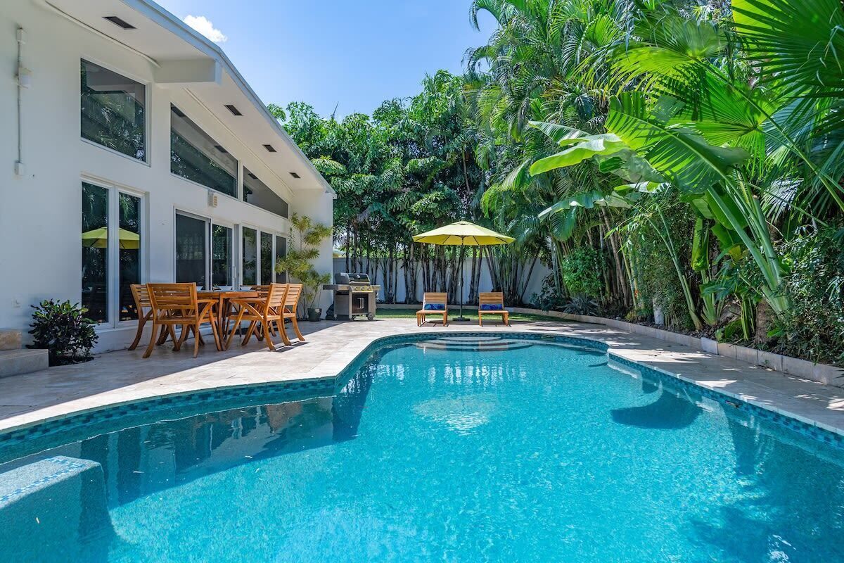 Luxe Hideaway Minutes From Beach, Bars & Eateries