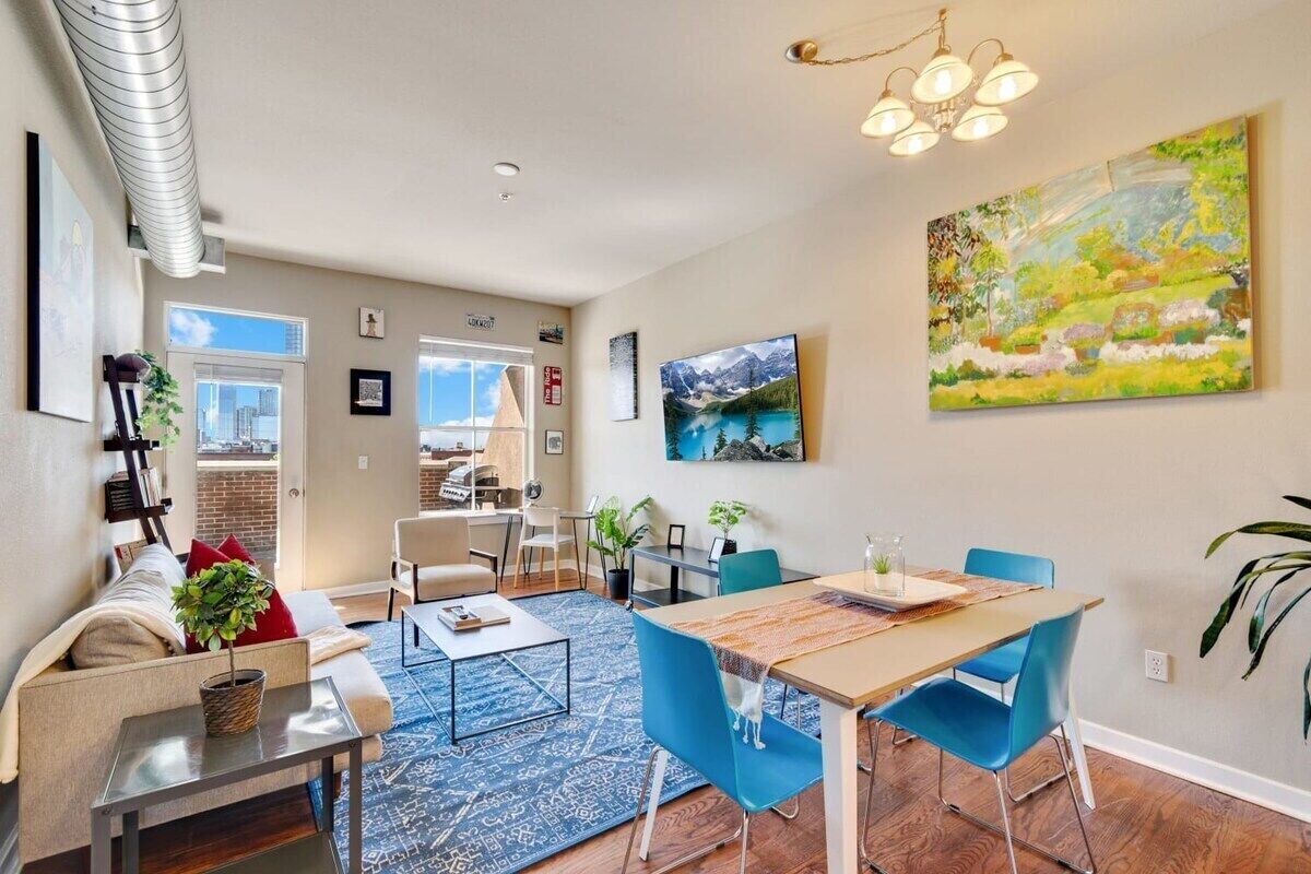 Stylish Condo W/ Balcony In Heart Of Popular LoHi