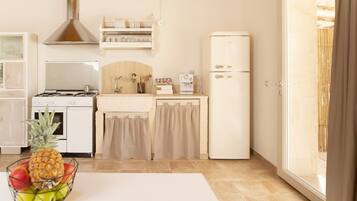 Frigorifero, microonde, forno, macchina per tè/caffè