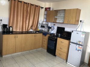 Fridge, microwave, oven, stovetop - Hidden Gem of Nairobi City Centre (Nairobi)
