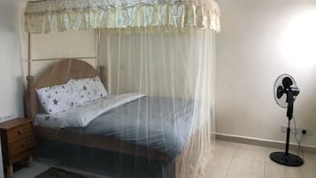 1 chambre, bureau, fer et planche à repasser, Wi-Fi gratuit