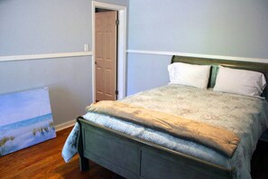 3 bedrooms, desk, iron/ironing board, WiFi