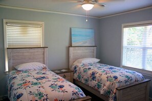 3 bedrooms, desk, iron/ironing board, WiFi