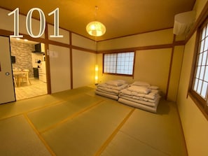 1 bedroom, desk, free WiFi, bed sheets