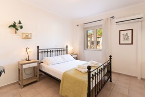 4 bedrooms, in-room safe, iron/ironing board, free WiFi