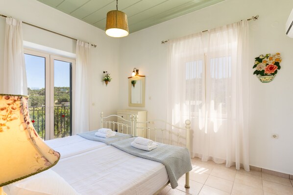 4 bedrooms, in-room safe, iron/ironing board, free WiFi