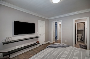 1 habitación, escritorio, tabla de planchar con plancha y wifi