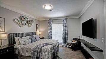 1 bedroom, desk, iron/ironing board, WiFi