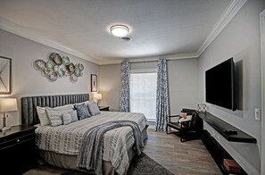 1 bedroom, desk, iron/ironing board, WiFi