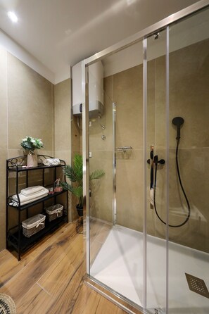 Grand Double Room, City View | Bathroom | Shower, rainfall showerhead, hair dryer, towels