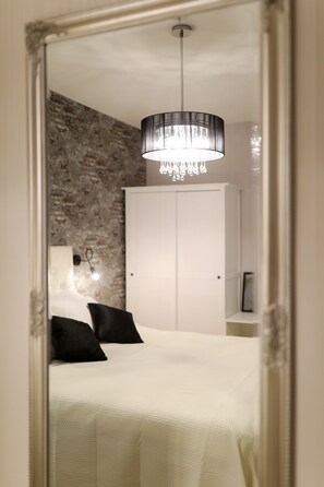 Classic Apartment, 1 Bedroom, City View | In-room safe, desk, blackout drapes, iron/ironing board - Old town apartments Aldo (Zadar)