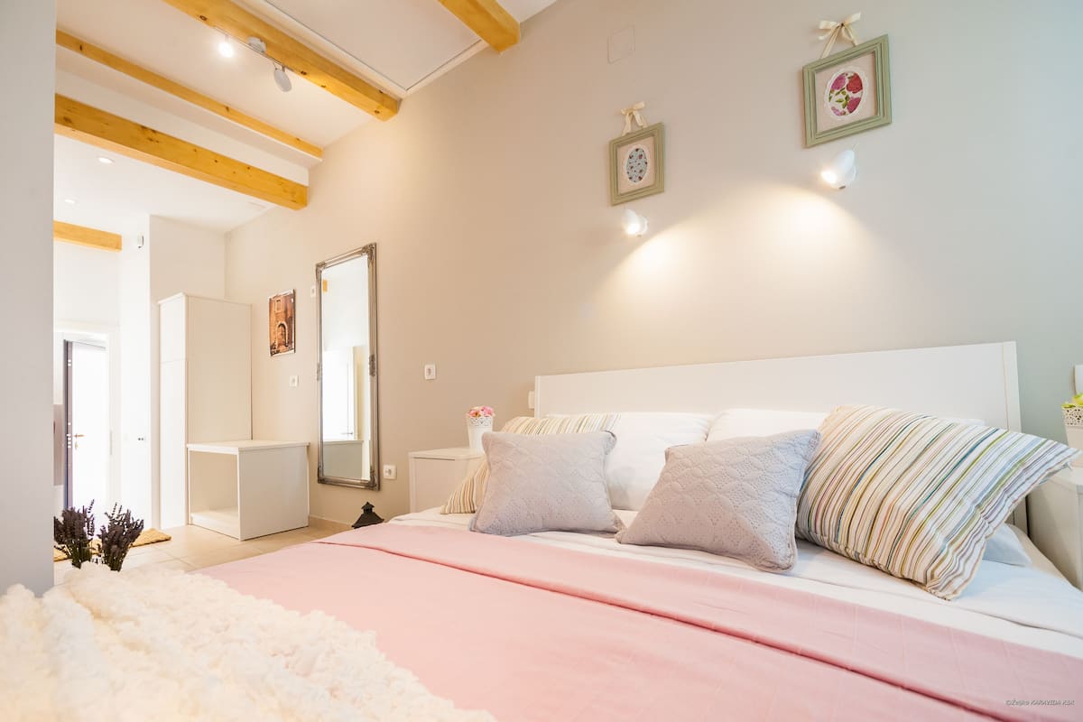 Classic Double Room, City View | In-room safe, desk, blackout drapes, iron/ironing board